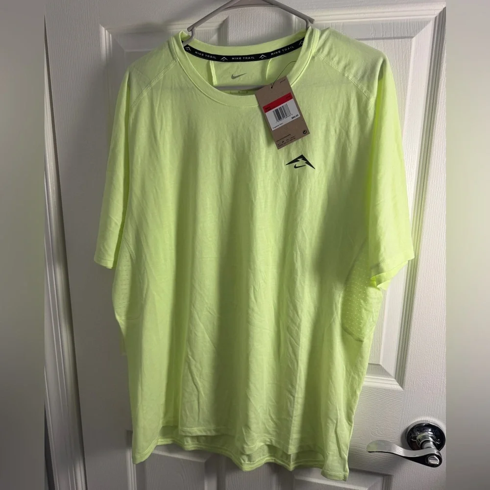 NWT Nike Men's Dri-FIT ADV Solar Chase Short Sleeve Color Barely Volt - size L - Picture 6 of 6